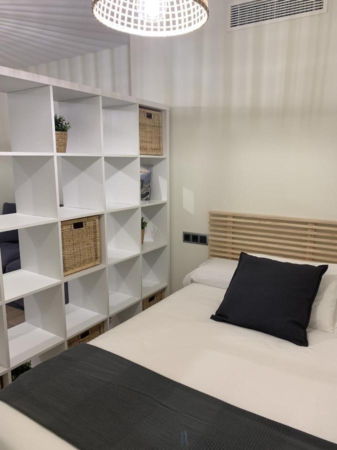 Apartamentos San Lazaro ซานติอาโก เด กอมโปสเตลา ภายนอก รูปภาพ