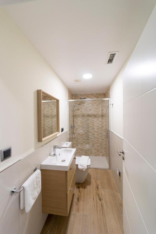 Apartamentos San Lazaro ซานติอาโก เด กอมโปสเตลา ภายนอก รูปภาพ