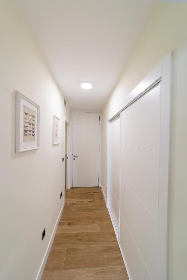 Apartamentos San Lazaro ซานติอาโก เด กอมโปสเตลา ภายนอก รูปภาพ