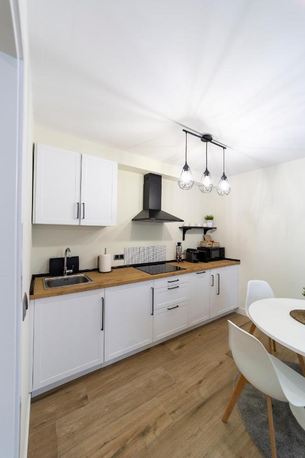 Apartamentos San Lazaro ซานติอาโก เด กอมโปสเตลา ภายนอก รูปภาพ