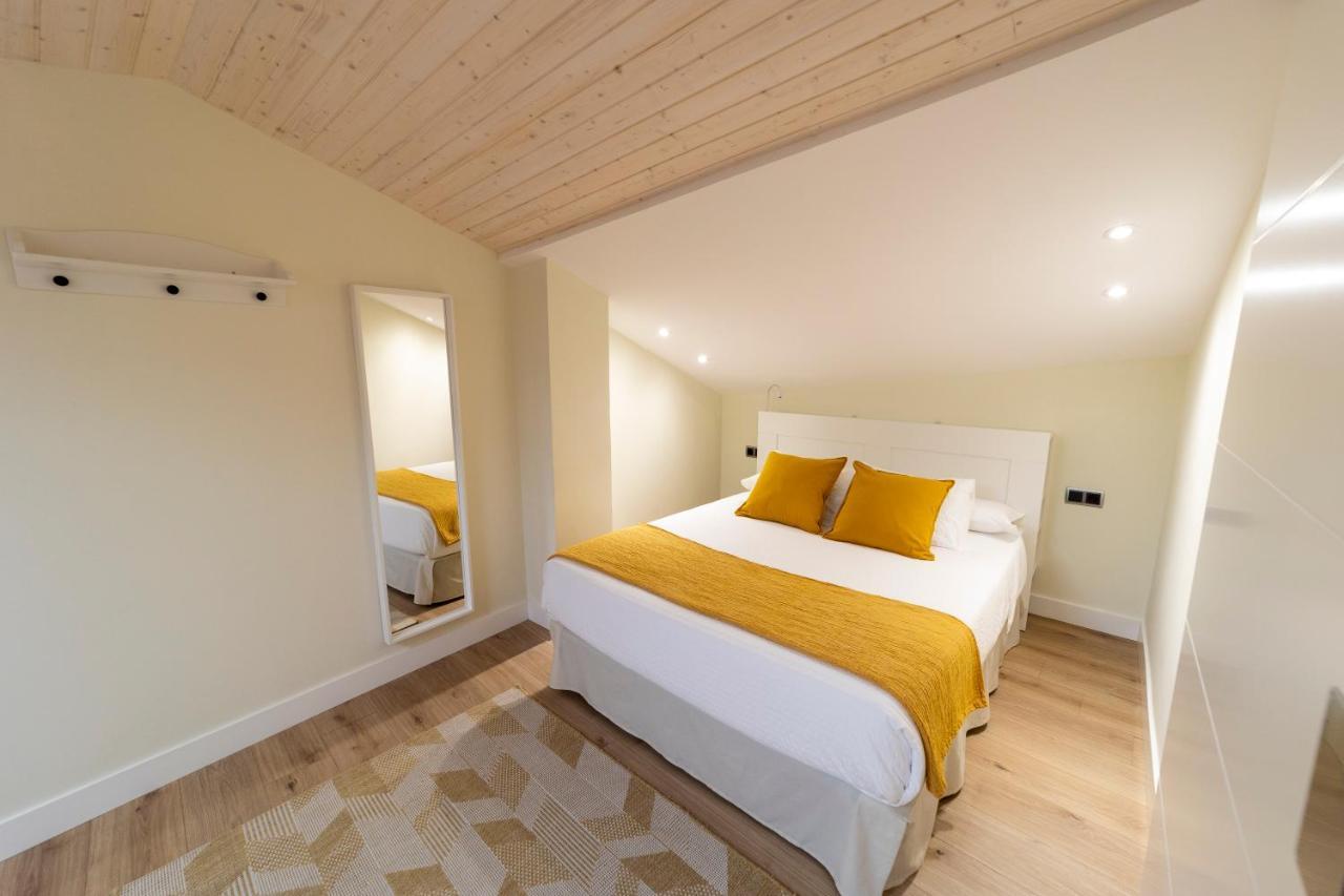 Apartamentos San Lazaro ซานติอาโก เด กอมโปสเตลา ภายนอก รูปภาพ